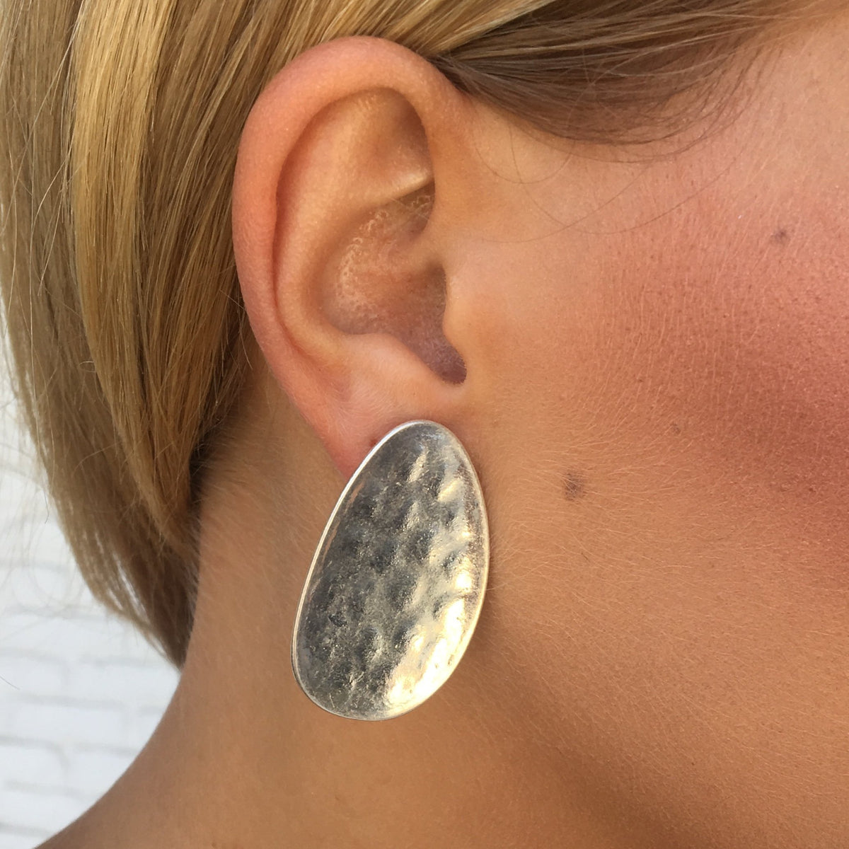 Rosely Hammered Plate Earrings in Silver - Dainty Hooligan