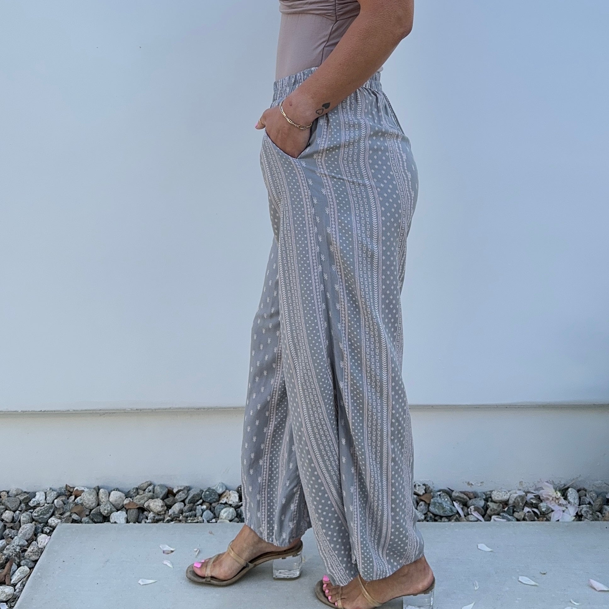 Challis Wide Leg Print Pants in Grey