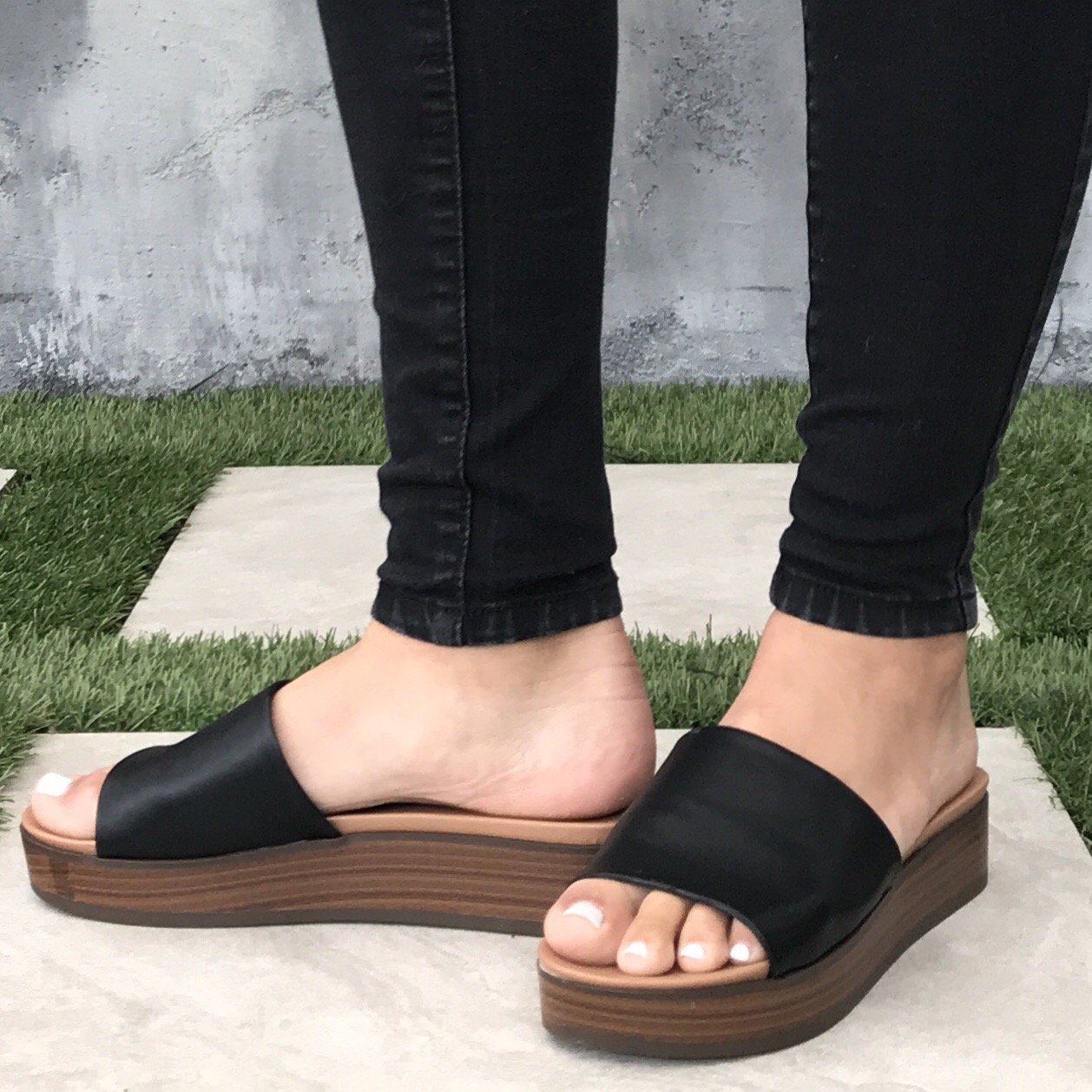 Faux leather hot sale platform sandals