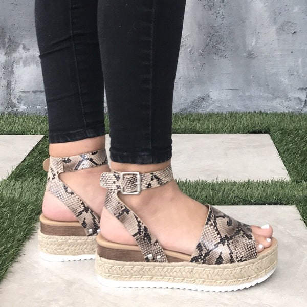 Snakeskin flatform sandals 2025