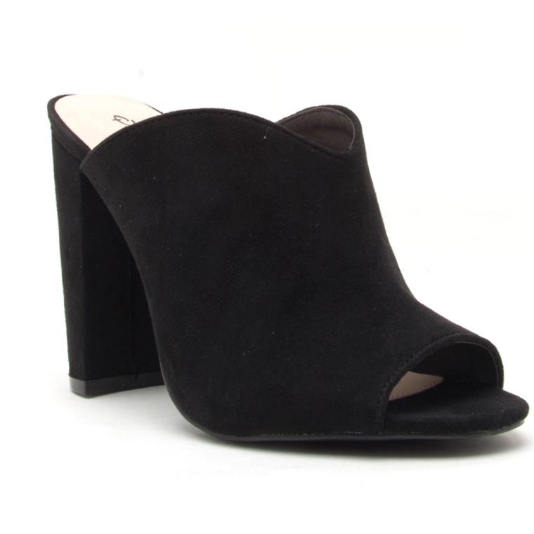 Casual Love Slip On Heels In Black