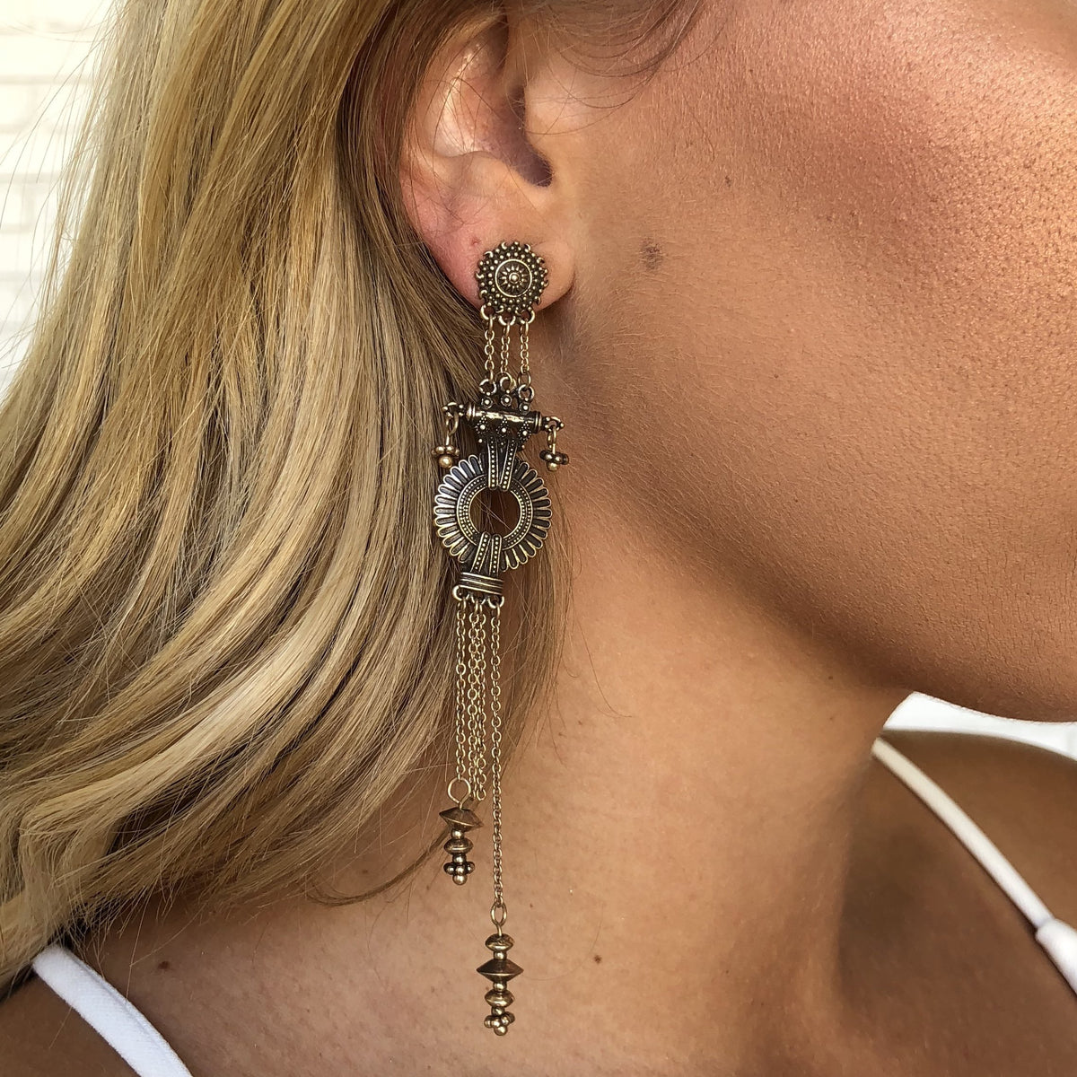 Elegant Beauty Gold Earring - Dainty Hooligan