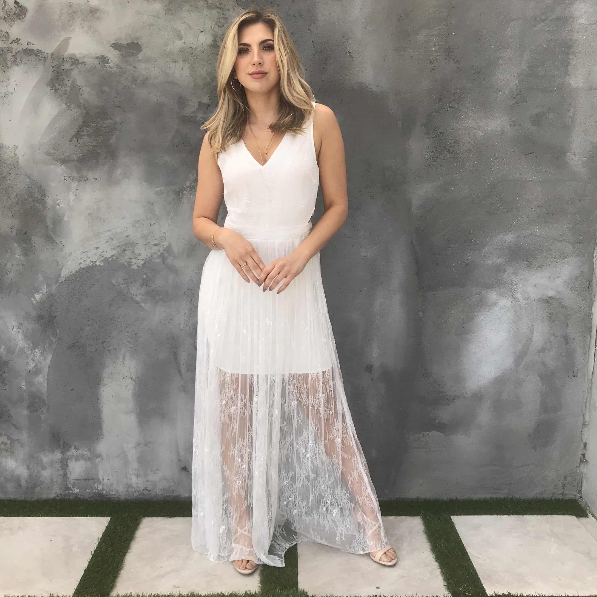 Under The Moonlight Maxi Dress in White Under The Moonlight Maxi Dress in White