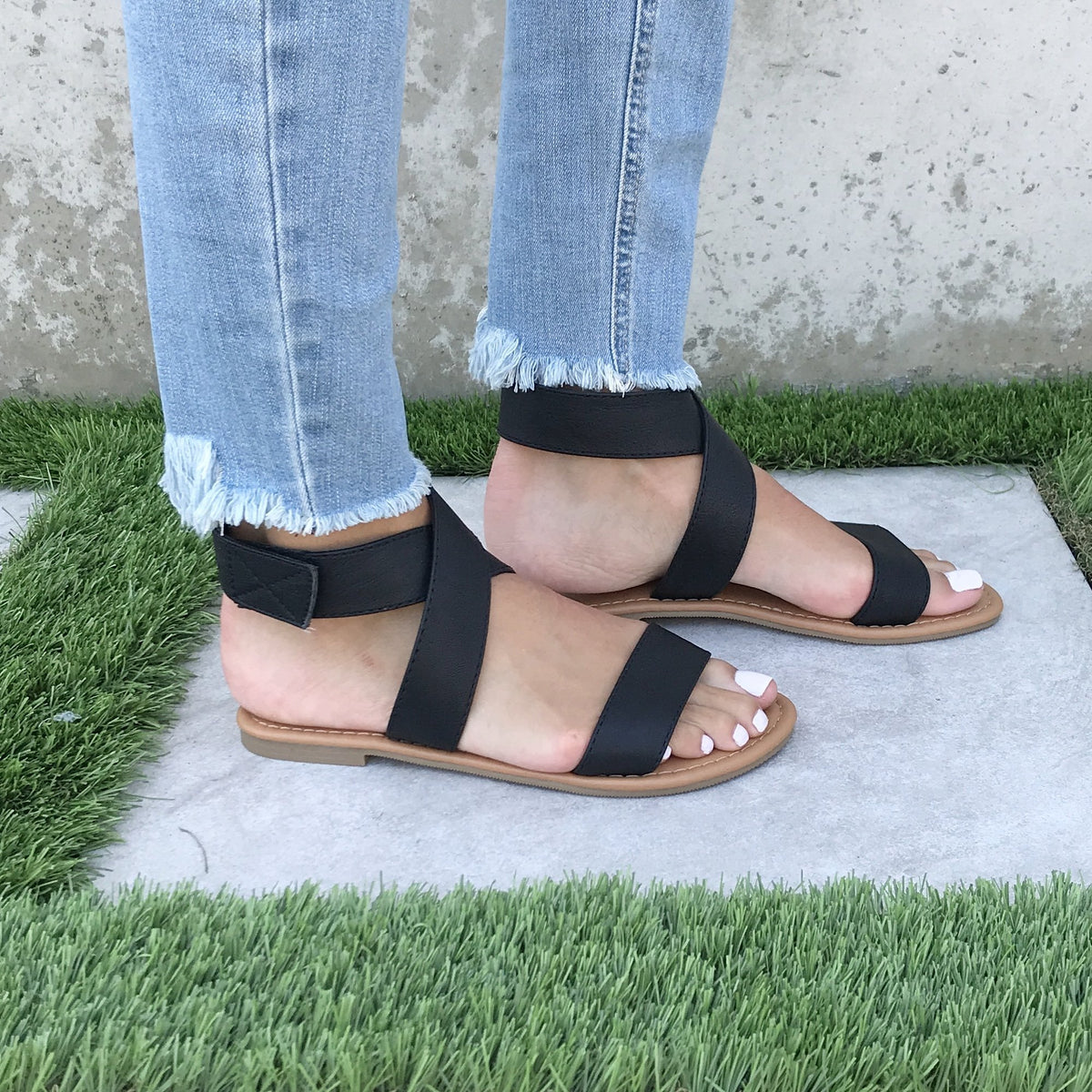 Crossroads Sandals in Black - Dainty Hooligan
