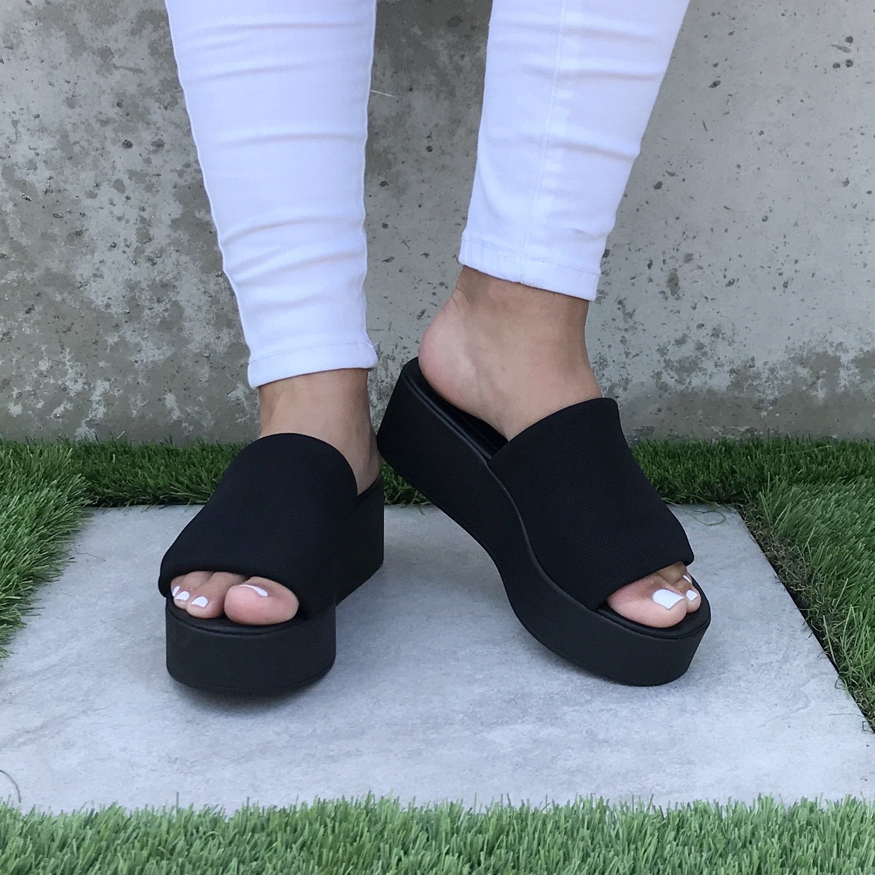 Lavish Black Platform Sandal - Dainty Hooligan