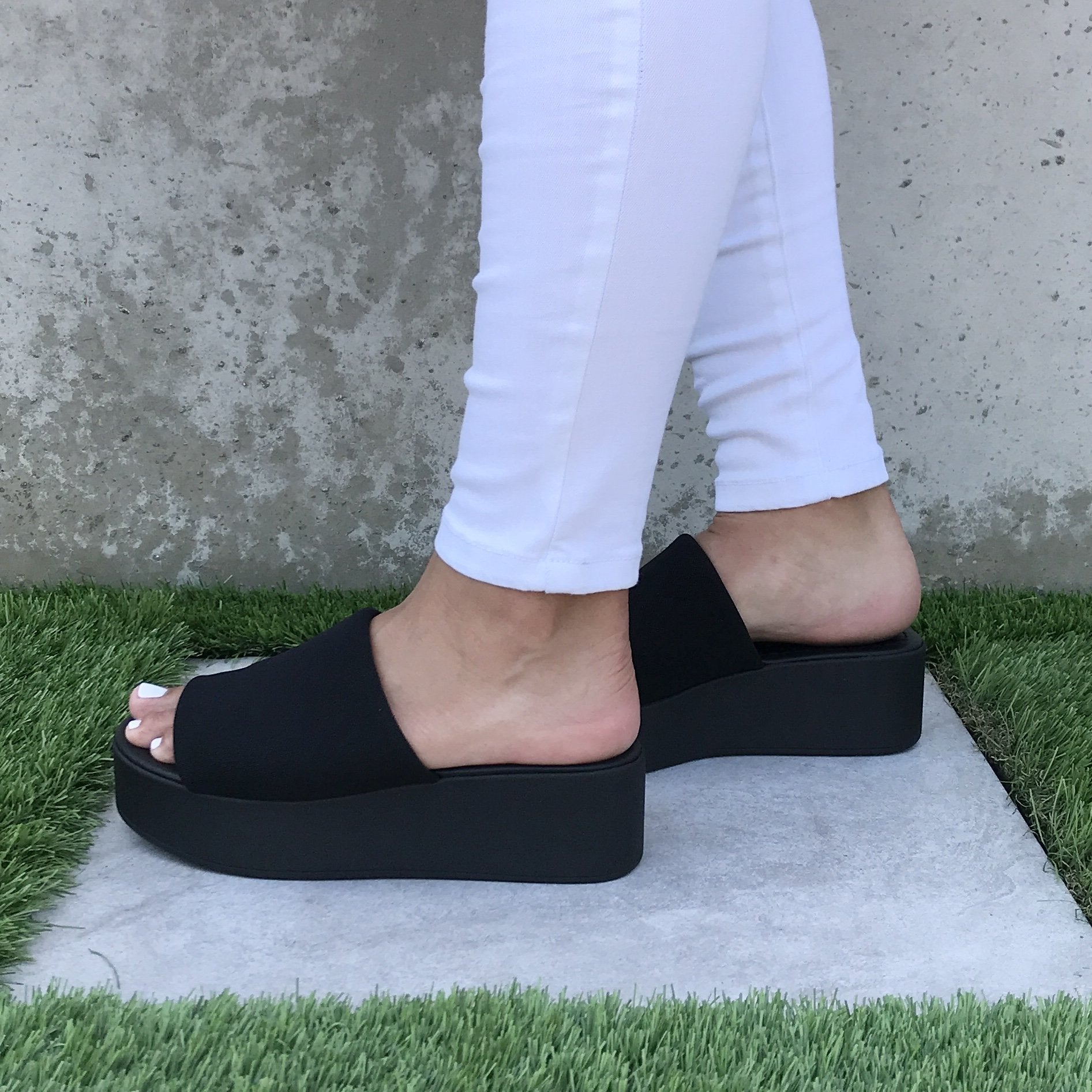 Lavish Black Platform Sandal - Dainty Hooligan