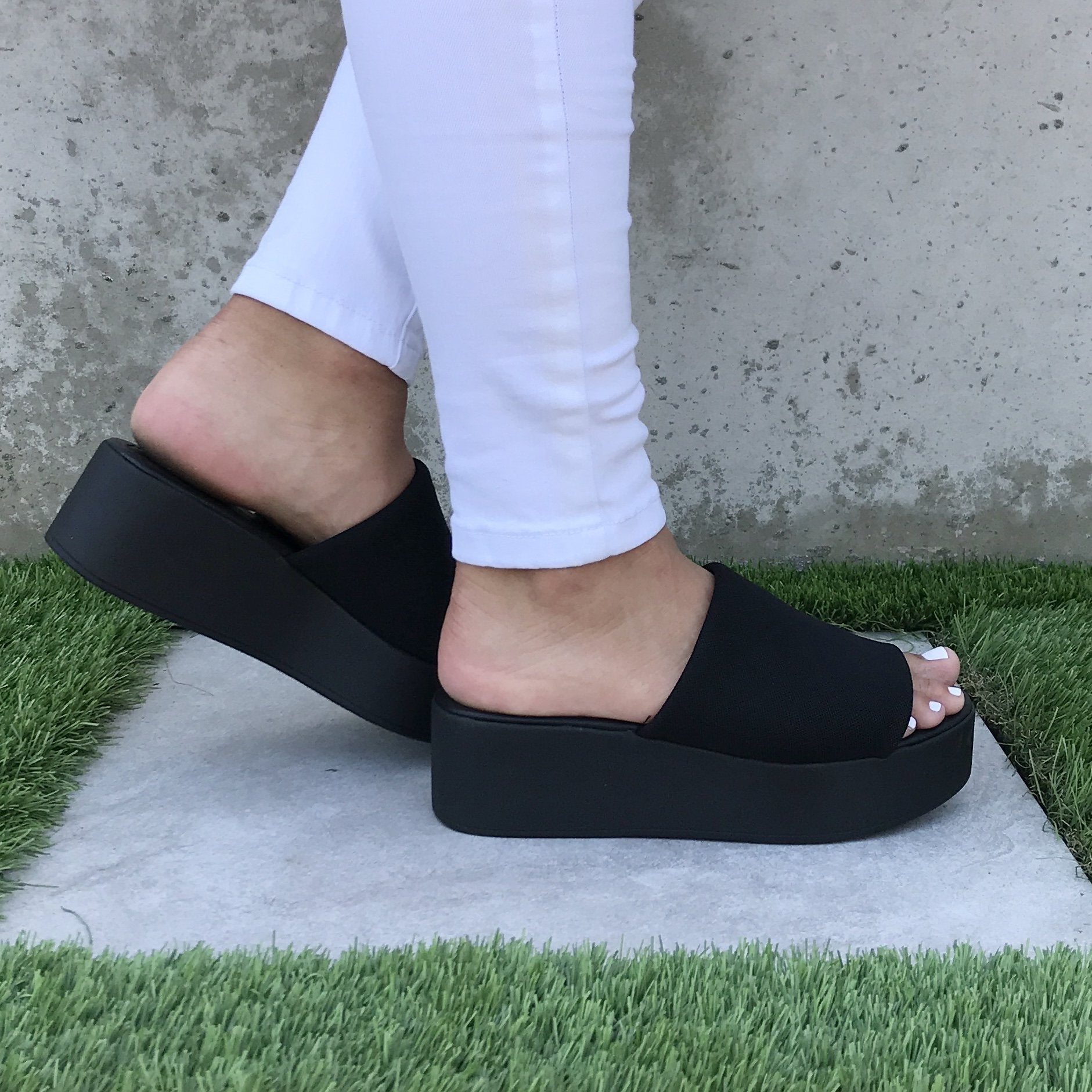 Lavish Black Platform Sandal - Dainty Hooligan