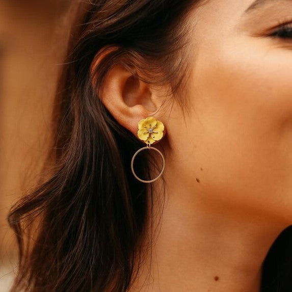 Yellow Daisy Earrings - Dainty Hooligan