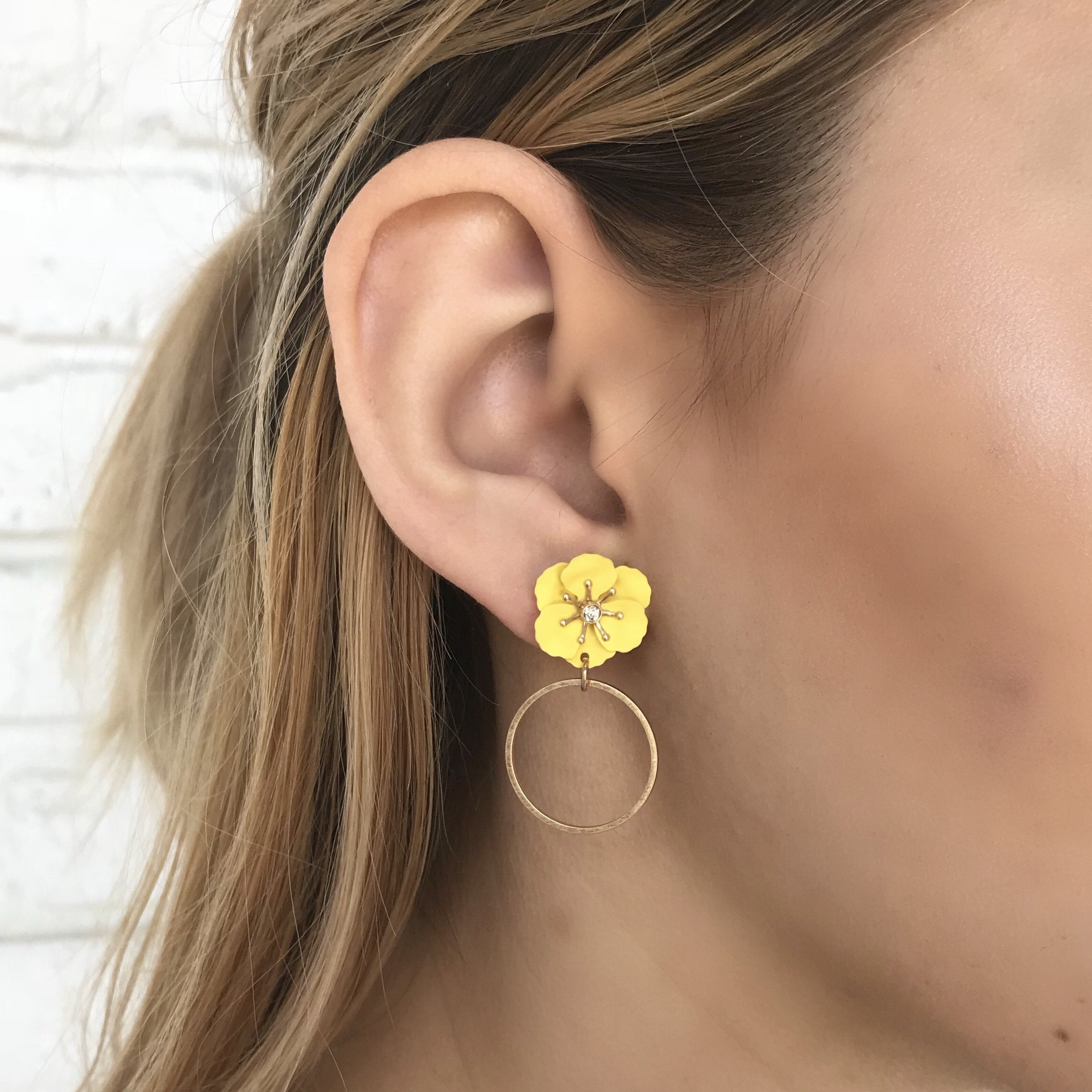 Yellow Daisy Earrings - Dainty Hooligan